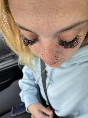 Full Set of Mega Volume Eyelash Extensions