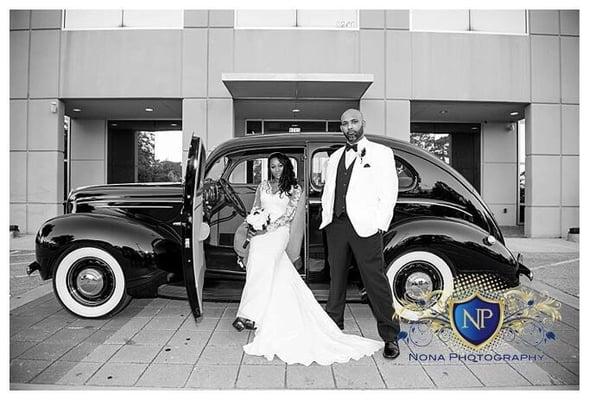 Classic car + gorgeous bride and groom + Nona photography= beautiful memories