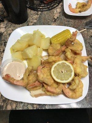 Fried butterfly shrimp with boiled potato's and corn