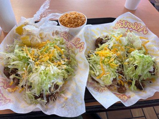 Carne asada sopes