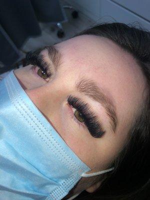 Wispy volume lashes