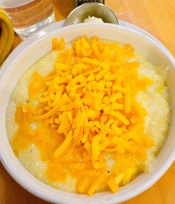 Grits w/ cheese