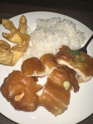 Almond Boneless Chicken (w white rice) & Crab Rangoons