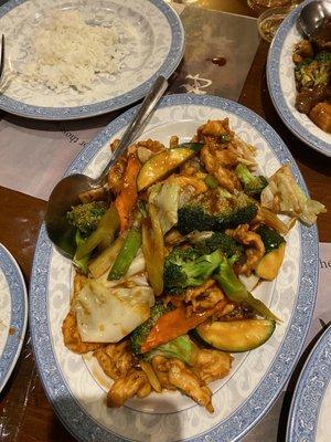 Chicken and vegetables and white rice