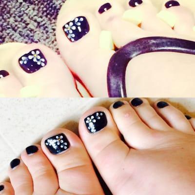 TWO WEEKS later... Rhinestones and polish still awesome! Great pedicure, Missy!