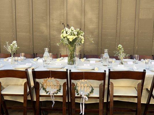 Table at Sisters Saloon, outdoor patio