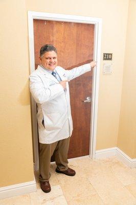 Dr. Ramon Rodriguez, DMD welcomes You to our Clinic with a Warm Smile and Full Dedication to your Needs.