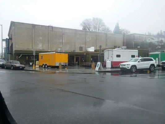 Astoria Barber next to Reach Break Tasting room