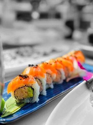 Sushi roll  | @whaevaeats