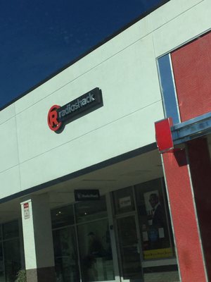 Radio Shack of Acton -- Acton Plaza : 389 Massachusetts Avenue / Route 111, Acton                   Storefront