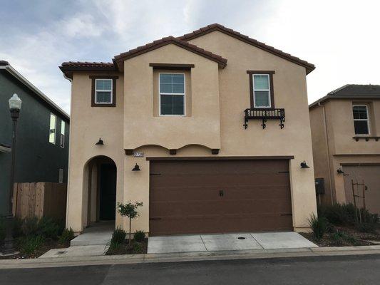 Clovis beauty, 3 Bed/2.5 Bath, in the Loma Vista Community, low maintenance, it's a must to see