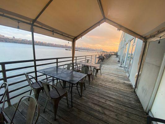 Sunset from the outdoor dining deck on the Hudson (Pizza Club, Edgewater, Manhattan to the East)