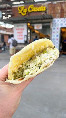 Arepa Reina Pepiada |Instagram @restaurant_aholic