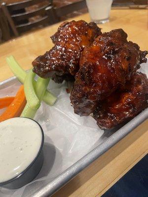 Bella's Famous Wings (Honey Siracha)