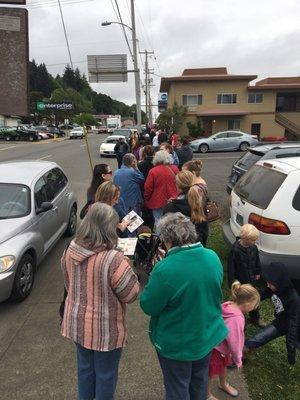 Grand Opening! Everyone is in line waiting for our first peak. And hoping to win a weekly shopping spree for the first 6 months.