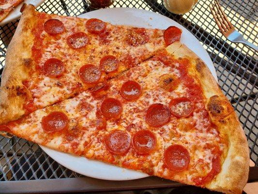 Lunch special 2 pepperoni slices