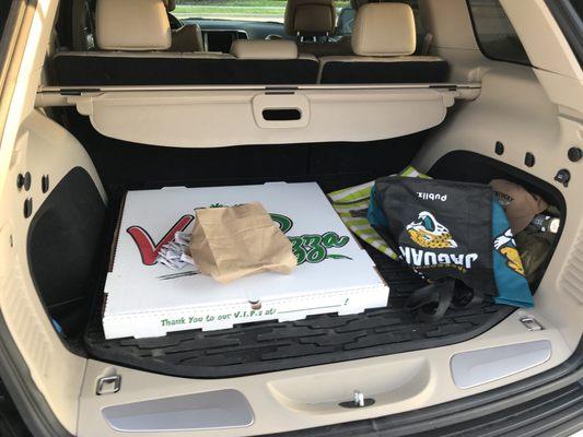 24" pizza and garlic knots crushing the trunk space in my Grand Cherokee!