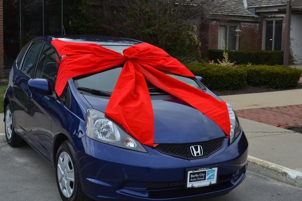 Dressing up a new Honda Fit for delivery. Special attention.