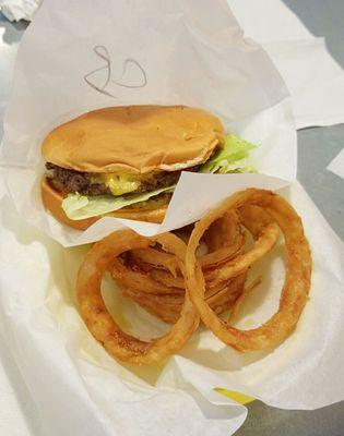 Great cheese burgers and onion rings!