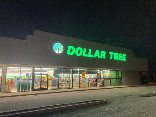 Dollar Tree storefront