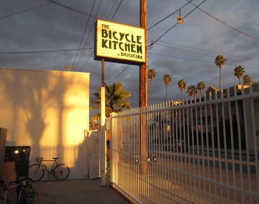 the Bicycle Kitchen sign on Fountain Ave @ Virgil