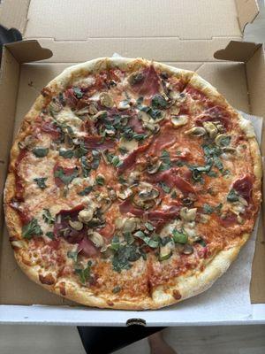 Large Foresta Pizza