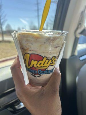 Bootdaddy - vanilla custard blended with Oreo, crème caramel, and hot fudge.