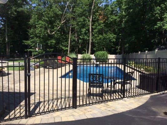 Pool code Aluminum fence