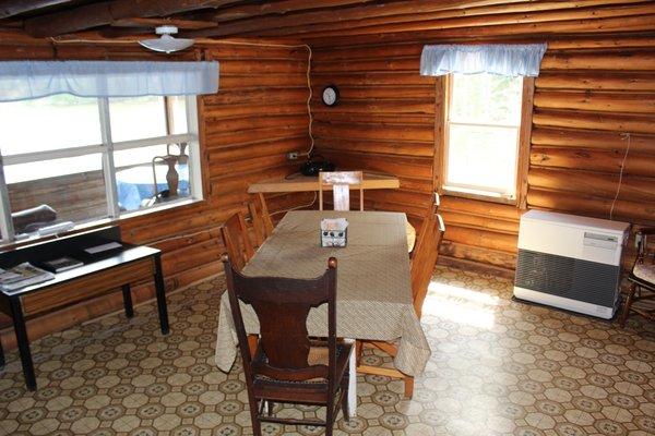 Cottage #5 dining area