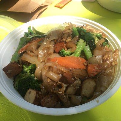 tofu & vegetables pad see ew