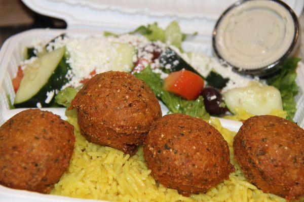 Flafel platter served 4 pieces of falafel balls with rice and salad and it special tahini sauce