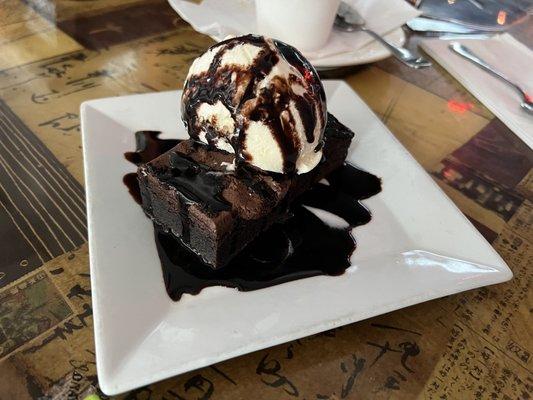 Brownie vanilla ice cream