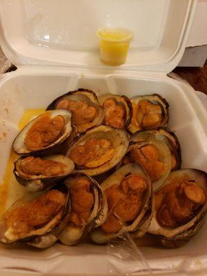 Dozen of steamed clams