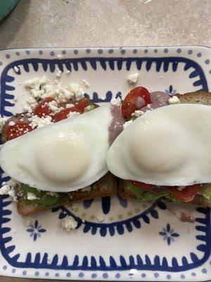 Avocado toast with poached egg