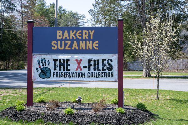 Street sign for Bakery Suzanne.