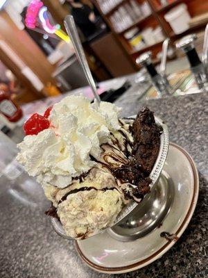 Brownie sundae