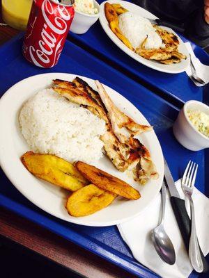 Chicken, rice, fried platanos!