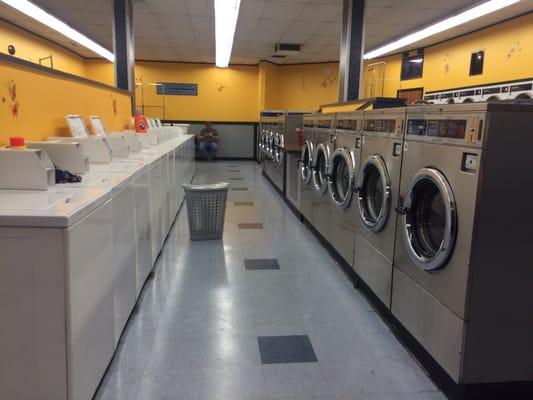 Best and cleanest laundry mat I have ever been to