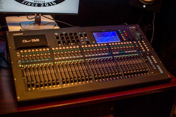 Allen & Heath QU - 32 Mixing Board