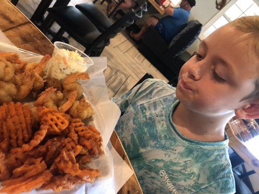 Fried Shrimp, waffle fries, coleslaw & hush puppy