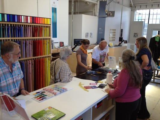 Glasscutting demonstration in the store.