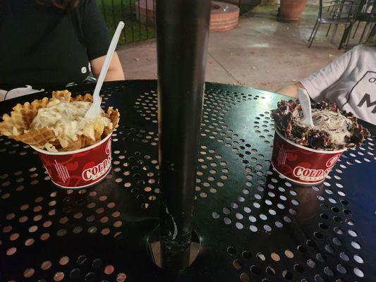 My daughters got banana caramel crunch(reminds me of banana  pudding) and mint mint chocolate chocolate chip in waffle bowls.