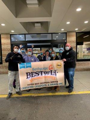 donating food to the night shift frontlines of a hospital during the pandemic