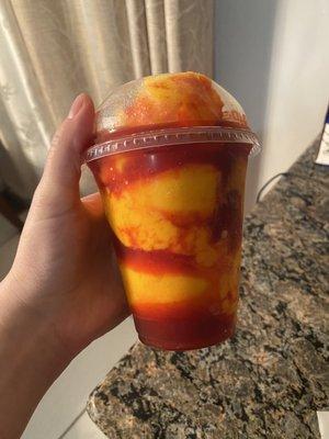 Mangonada con chamoy de fresa