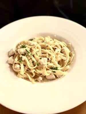 GARLIC CREAM FETTUCCINE