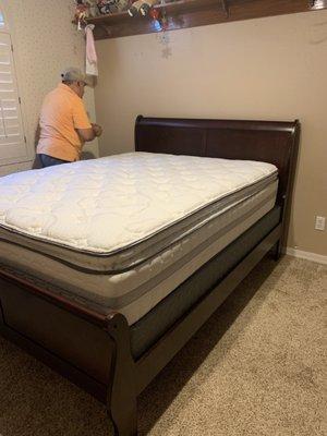 Mattress + frame