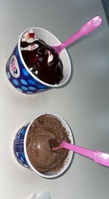 Chocolate peanut butter icecream and strawberry cheesecake icecream with chocolate sauce