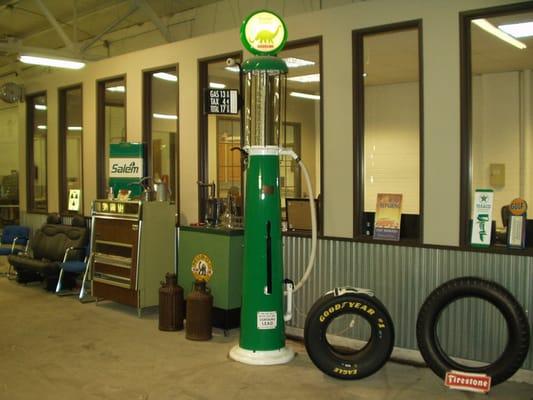 VERY COOL OLD GAS PUMP 1928