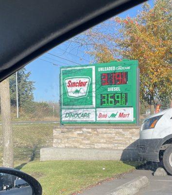 Used to be a Shell. Now its a Sinclair gas station.