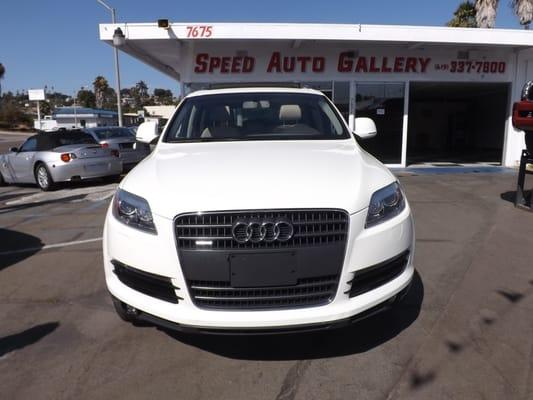 Audi Q7 w/ Panoramic sunroof